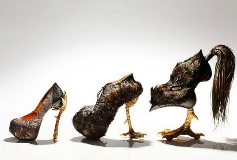 креативная обувь с перьями