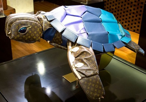 черепаха Louis Vuitton