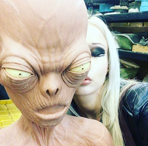 Валерия Лукьянова с инопланетянином 