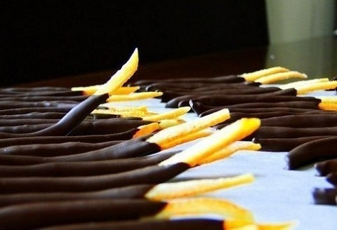 Апельсиновые палочки в шоколаде