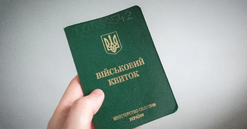 Трансгендерна жінка судиться, щоб знятися з військового обліку