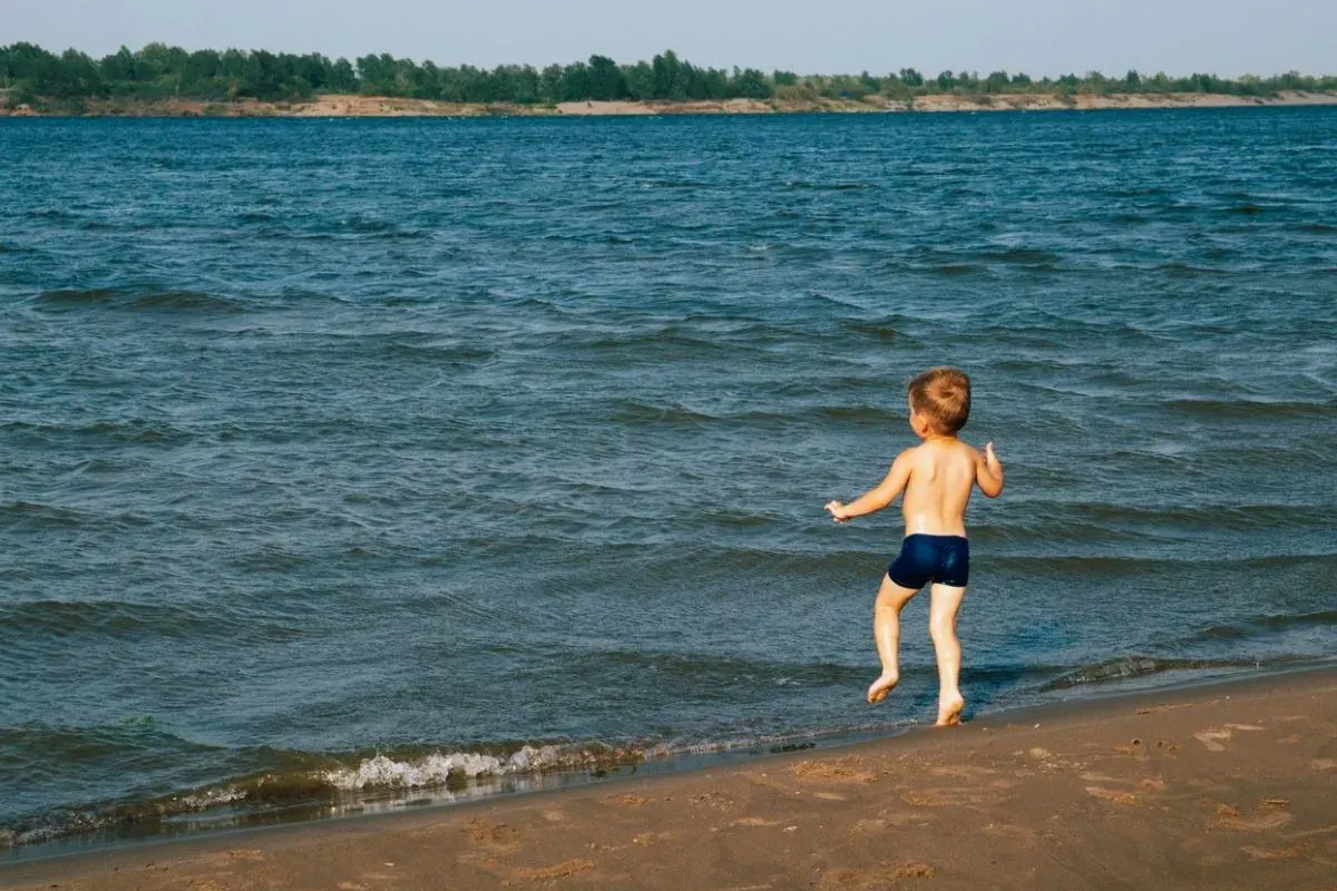 Серпень на Дніпрі: прогноз температури води та поради для відпочинку