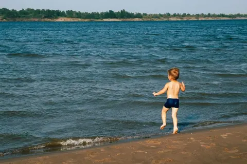 Серпень на Дніпрі: прогноз температури води та поради для відпочинку
