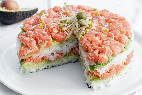 суши-торт с лососем