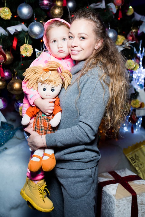 Яна Соломко с дочкой