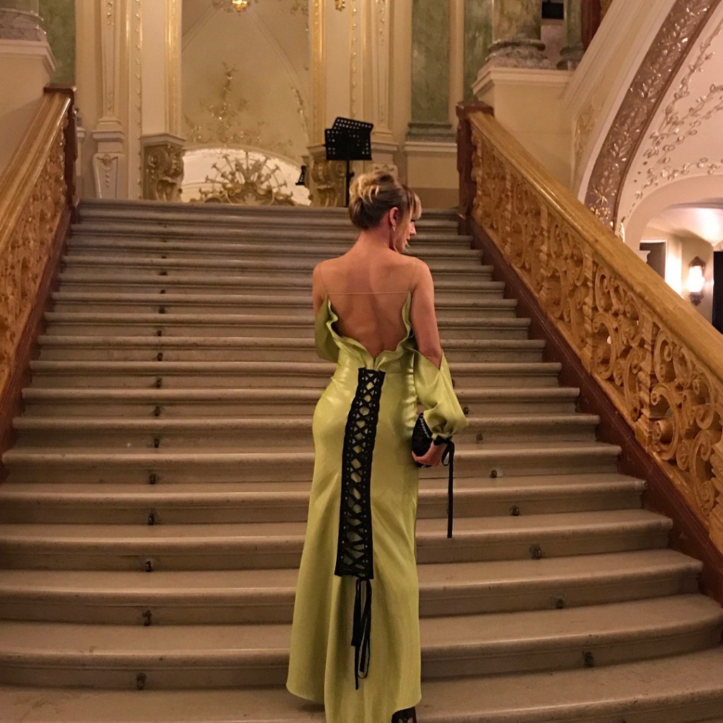 Леся Никитюк в платье Андре Тан