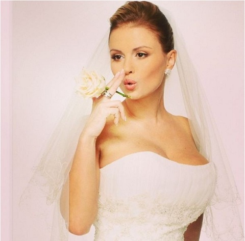 Анна Семенович в свадебном платье