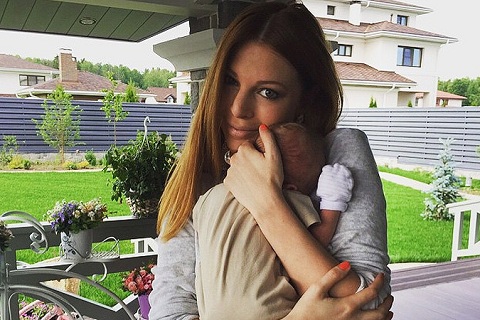 Наталья Подольская с ребенком