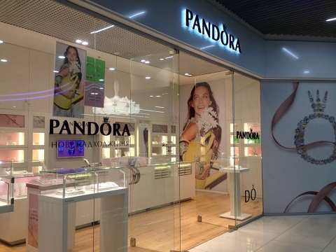 магазин Pandora в Гулливере