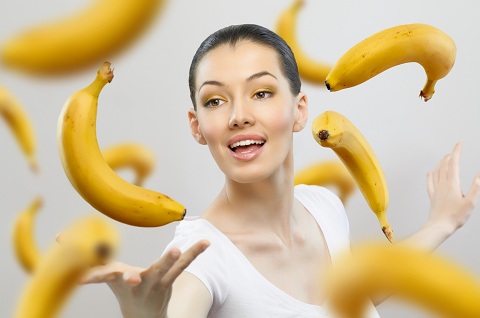 девушка банан