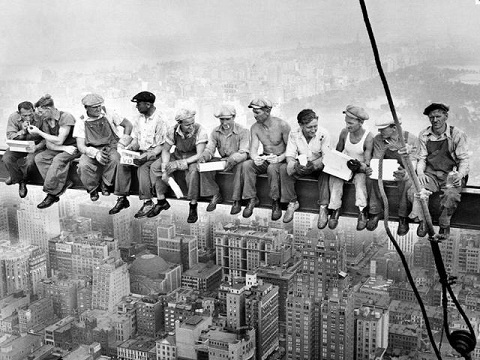 fddbe652191536590ffff33d8786cb87_lunch_atop_skyscraper_new_york_construction_workers_crossbeam.jpg