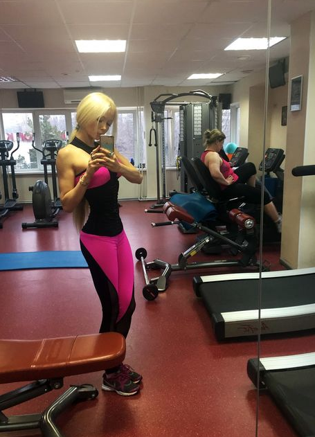 Одесская Барби в спортзале